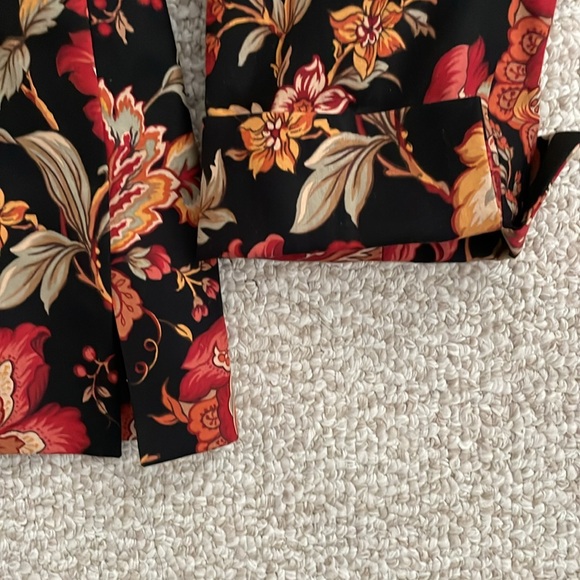 Talbots Beautiful Light Blazer Size 10 in great condition. - Picture 4 of 9